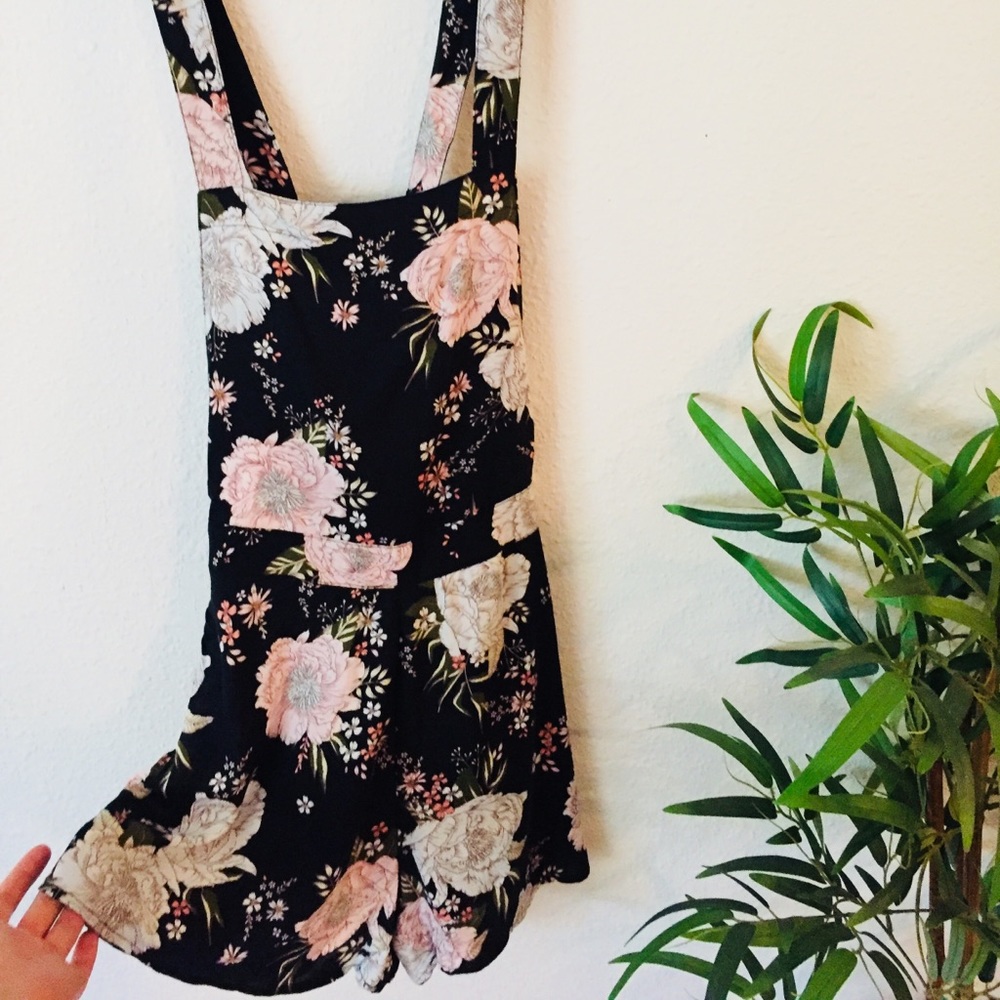 Floral Romper - Picture 2 of 3
